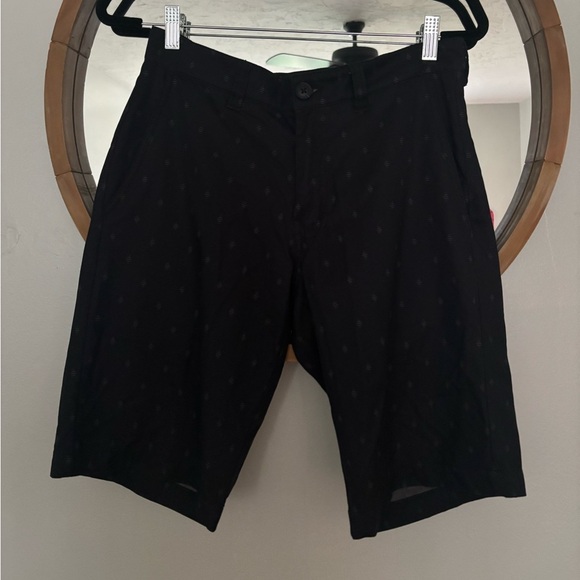 Travis Mathew Men’s Black Shorts Size 30 - Picture 1 of 4